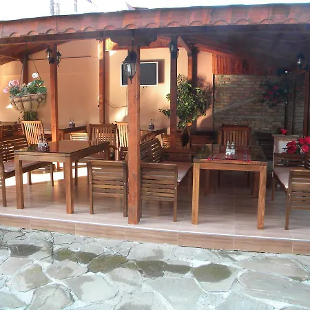 Black Sea - Breakfast, Pool & Free Parking 3* 奥布佐尔