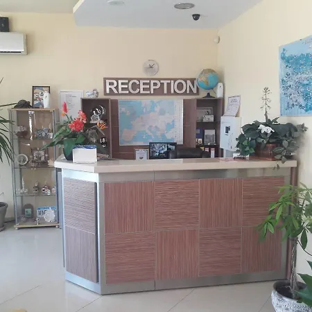 酒店 Black Sea - Breakfast, Pool & Free Parking 奥布佐尔