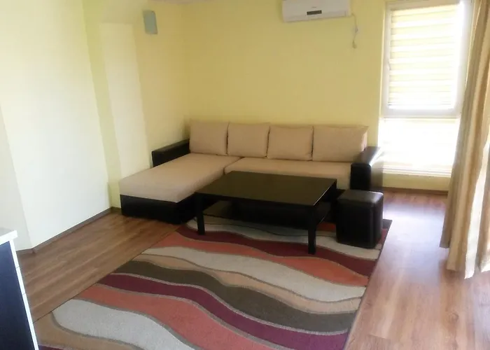 Black Sea - Breakfast, Pool & Free Parking Obzor