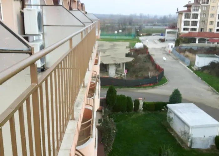 Hotel Black Sea - Breakfast, Pool & Free Parking