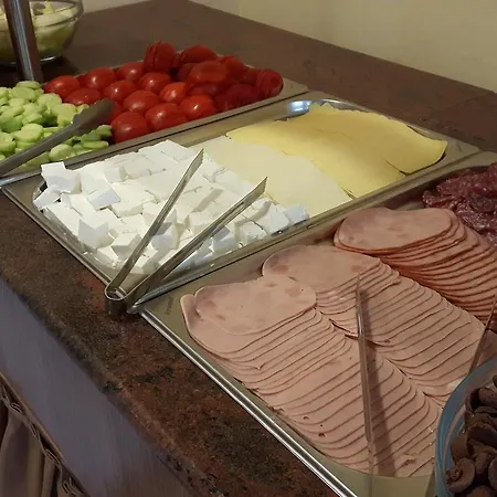 Black Sea - Breakfast, Pool & Free Parking 3*