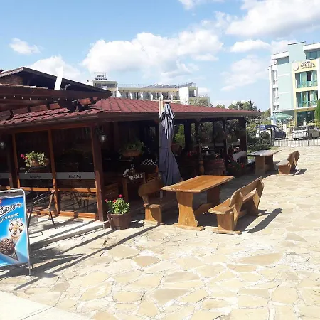 Hotel Black Sea - Breakfast, Pool & Free Parking 3*