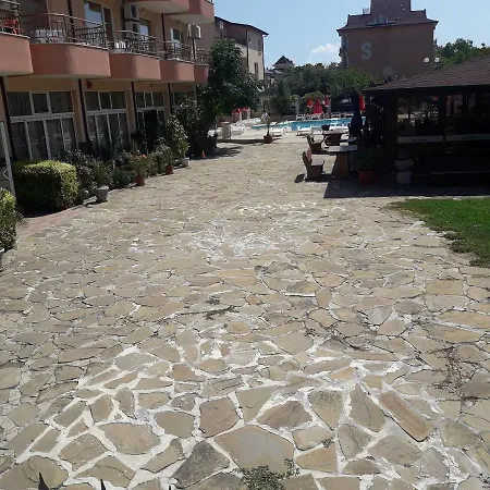 Hotel Black Sea - Breakfast, Pool & Free Parking