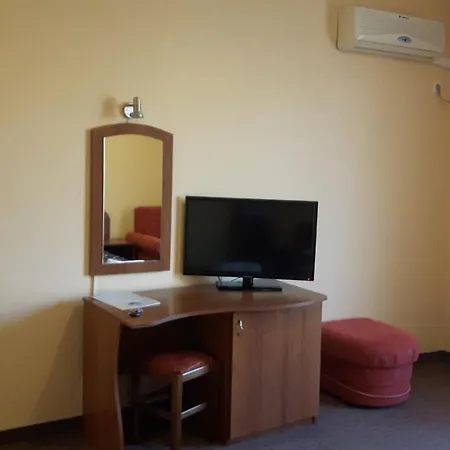 Szálloda Black Sea - Breakfast, Pool & Free Parking 3*