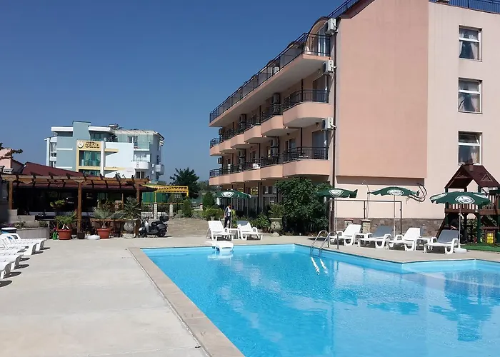 Hotel Black Sea - Breakfast, Pool & Free Parking