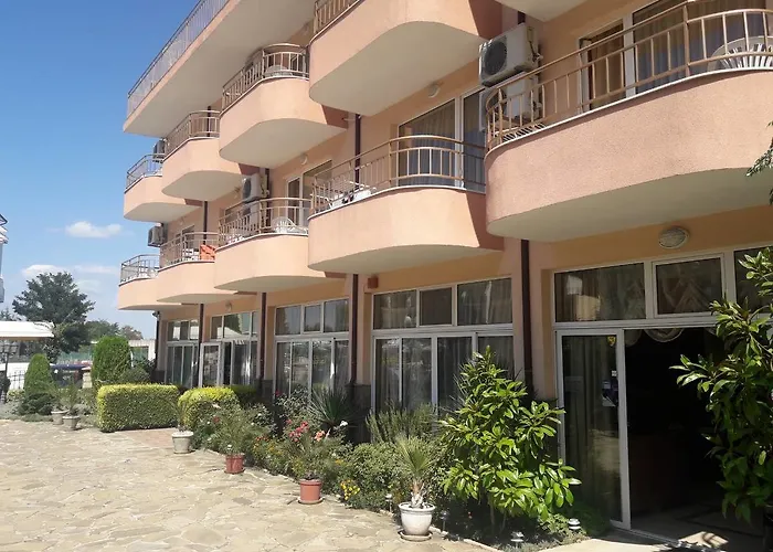 Hotel Black Sea - Breakfast, Pool & Free Parking Obsor