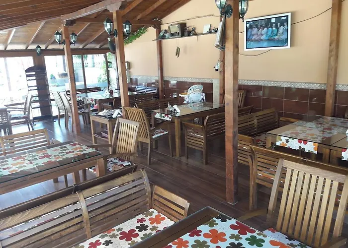 Black Sea - Breakfast, Pool & Free Parking Hotel