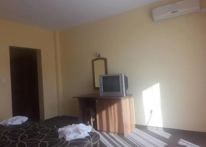 Hotel Black Sea - Breakfast, Pool & Free Parking Obzor