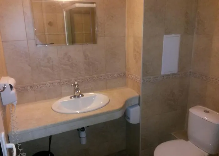 Black Sea - Breakfast, Pool & Free Parking Hotel