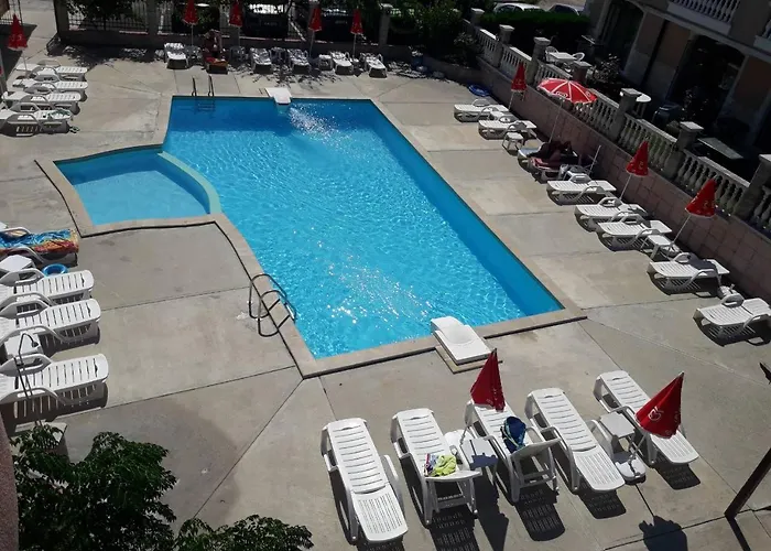 Hotel Black Sea - Breakfast, Pool & Free Parking Obsor