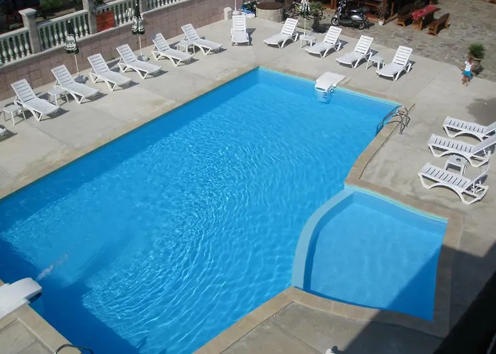 Black Sea - Breakfast, Pool & Free Parking 3*